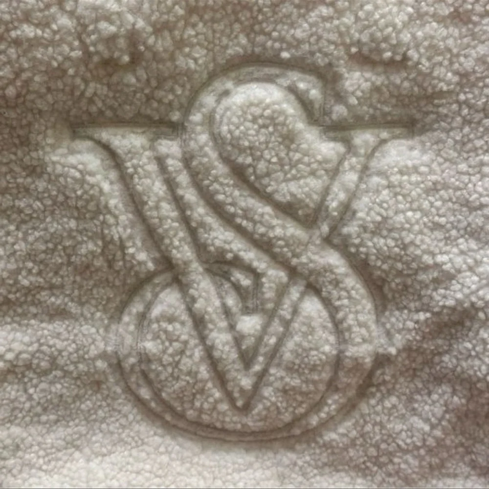Victoria's Secret  Ivory VS Sherpa Plush Cream Tote Bag - Picture 11 of 11
